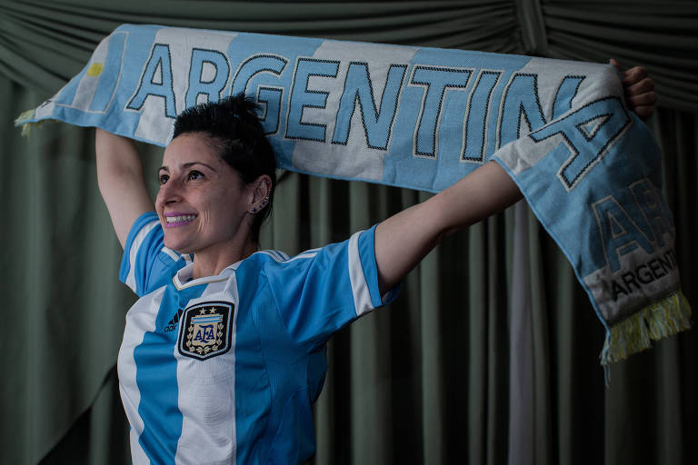 A professora Cássia Duarte torce para a Argentina desde criança porque sua avó se chamava Argentina
