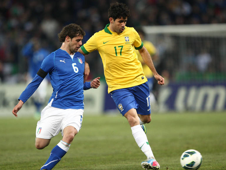 2013: Diego Costa jogou 40 minutos pela seleção brasileira