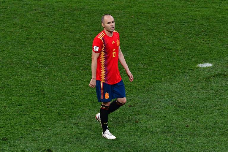O meia Andrés Iniesta, após converter a cobrança de pênalti na partida contra a Rússia, quando a Espanha foi eliminada da Copa do Mundo