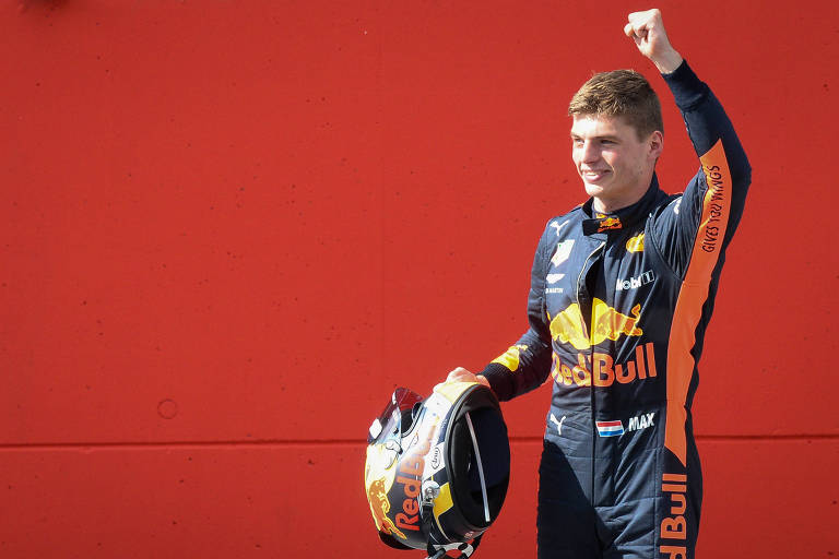 O piloto da Red Bull Max Verstappen celebra a vitória no GP da Áustria