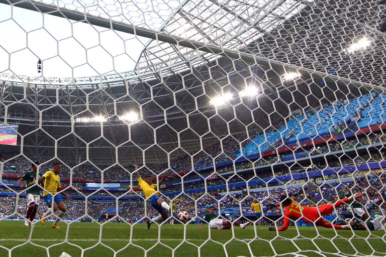 Momento do gol de Neymar contra o México