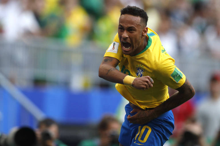 Neymar comemora após marcar gol contra o México