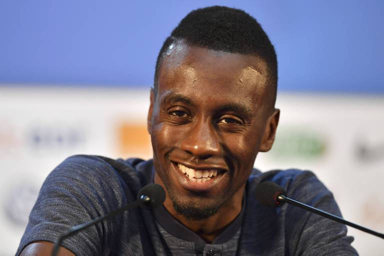 Matuidi, da seleção francesa, durante entrevista coletiva nesta quarta (4)