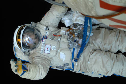 créditos são: Maksim Suraev/Arquivo Pessoal 
 
legenda: Fotos feitas pelo cosmonauta russo Maksim Suraev para alimentar seu blog enquanto esteve em órbita em uma estação espacial internacional, de setembro de 2009 a março de 2010.