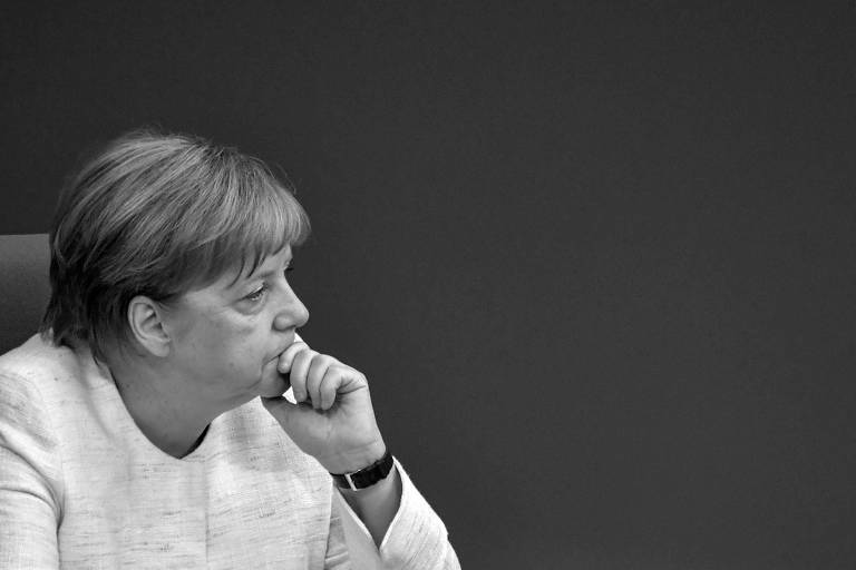  Angela Merkel durante sessão no Bundestag, em Berlim 