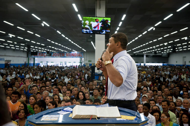 Culto do pastor Valdermiro Santiago, na Igreja Mundial, no Brás