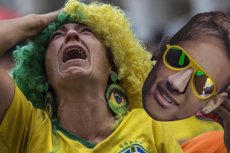 Torcedores no Brasil assistem ao jogo contra a Bélgica