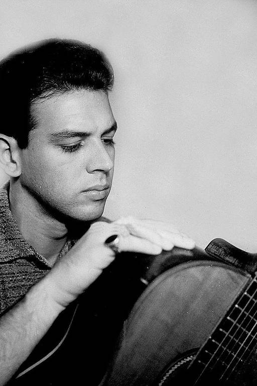 O cantor e violonista Carlos Lyra, um dos artífices da bossa nova, autor de "Minha Namorada" (com Vinicius de Moraes) e "Lobo Bobo" (com Ronaldo Bôscoli)