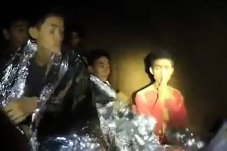 Adolescente apátrida foi tradutor dos meninos na caverna da Tailândia