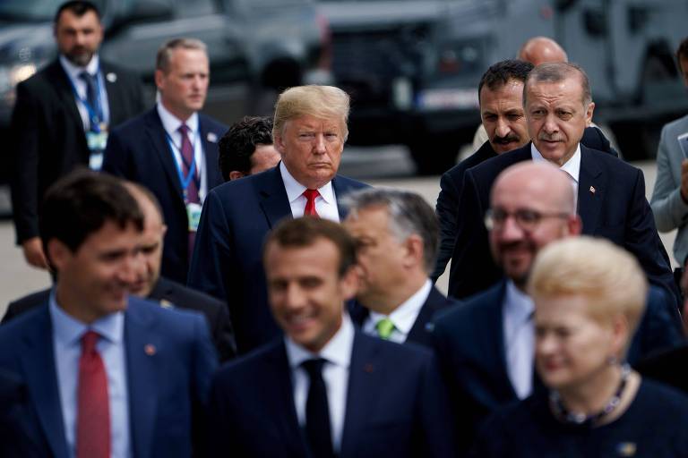 O presidente americano Donald Trump e outros líderes durante a cúpula da Otan 