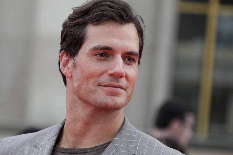 Altura de Henry Cavill