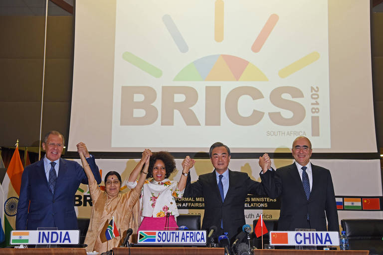 Autoridades Sergei Lavrov (à esq.), da Rússia, Sushma Swaraj (Índia), Lindiwe Sisulu (África do Sul), Wang Yi (China) e Marcos Galvão (Brasil)
