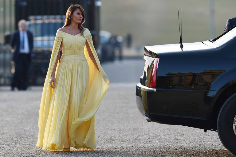 Melania Trump chega para jantar no Blenheim Palace, em Londres