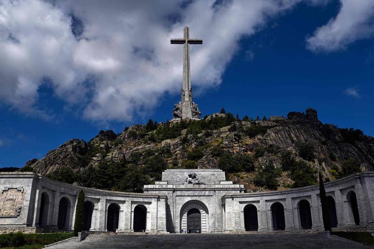 Fachada do monumento conhecido como Vale dos Caídos, que fica a 60 km de Madri