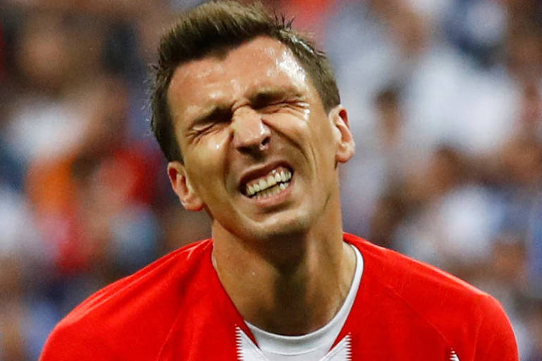 Mandzukic lamenta durante a final da Copa entre França e Croácia