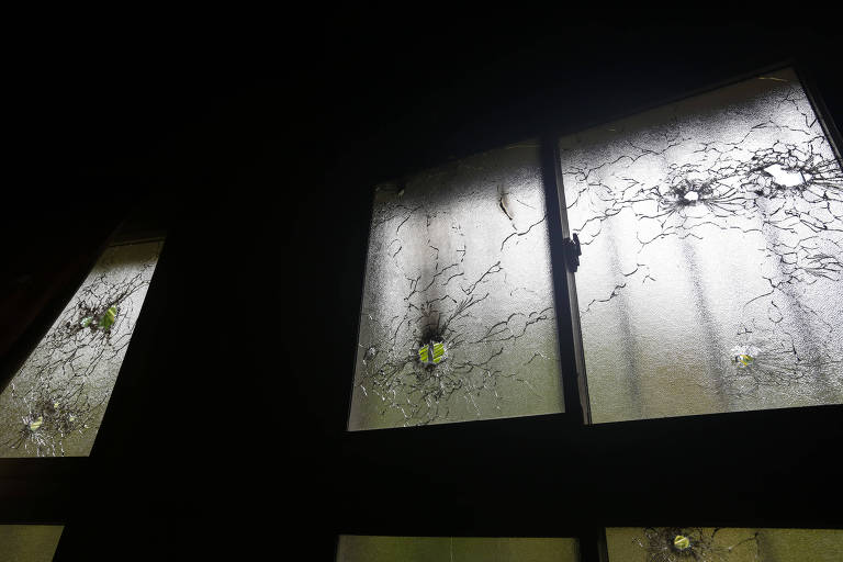 Marcas de tiros em igreja alvo de cerco policial, em Manágua