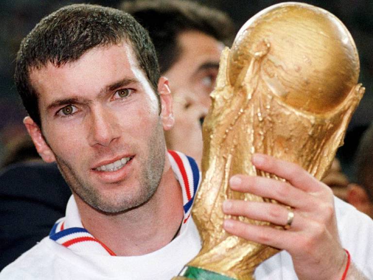 1998: Após França vencer Copa, Zidane revelou que recebia conselhos de Platini