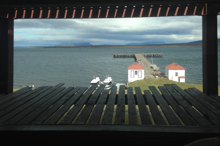 Fiorde Ultima Esperanza visto de quarto do hotel The Singular Patagônia, na cidade de Puerto Natales