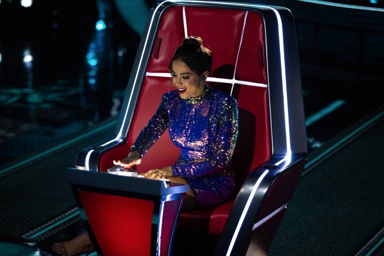 A cantora Anitta no palco do La Voz, a versão mexicana do The Voice