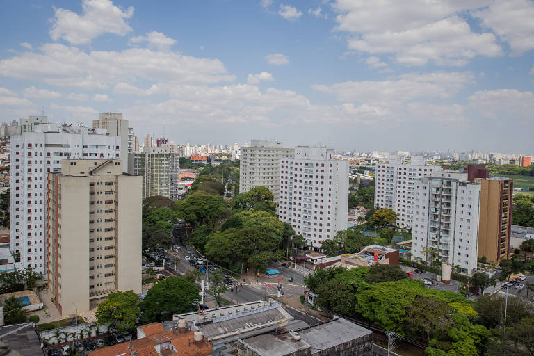 Vista de prédios da avenida Braz Leme, na zona norte de São Paulo