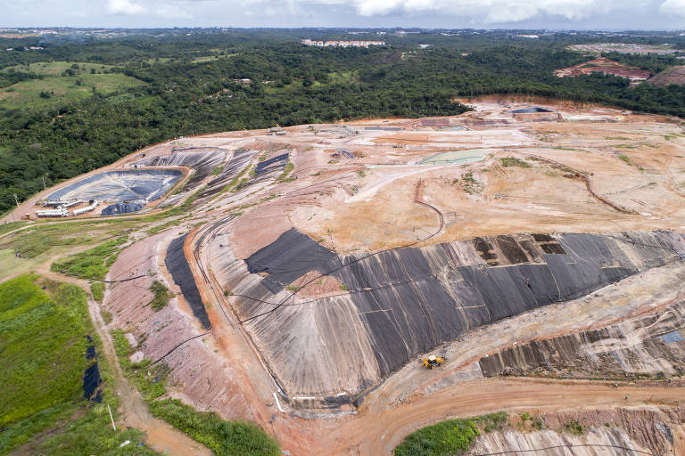 Aterro Sanitário Metropolitano de Salvador, localizado à margem da rodovia BA-526, em Barragem de Ipitanga, em Salvador (BA)