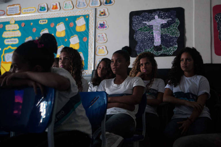 No Rio de janeiro a Secretaria de Educação implantou o modelo de ensino para as escolas de segundo segmento (6º ao 9º ano)