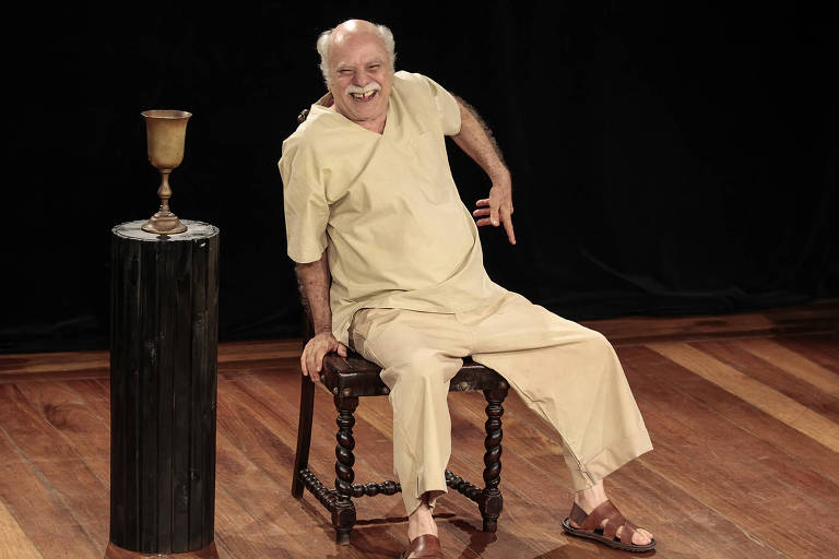 Tonico Pereira na peça "O Julgamento de Sócrates"