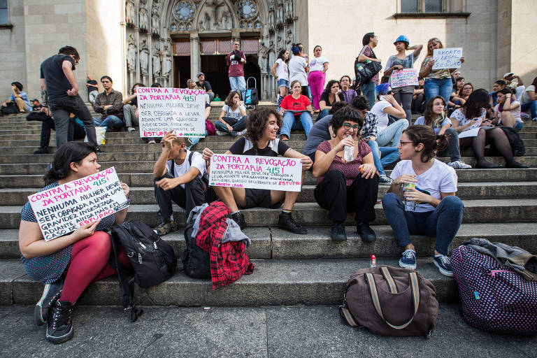 Manifesto da frente Nacional Pela Legalização do Aborto na Praça da Sé, em São Paulo