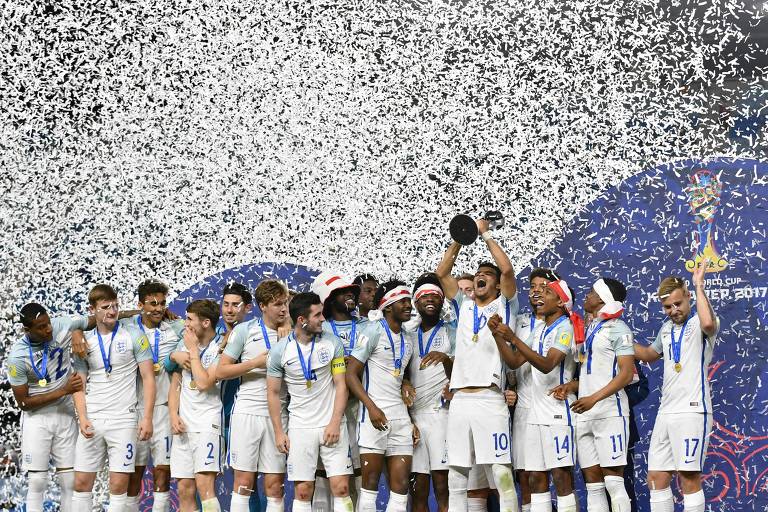 Inglaterra se sagrou campeã do último mundial sub-20, em 2017. Ingleses inauguraram há seis anos um complexo de treinamentos para suas seleções inspirado no centro de Clairefontaine, na França