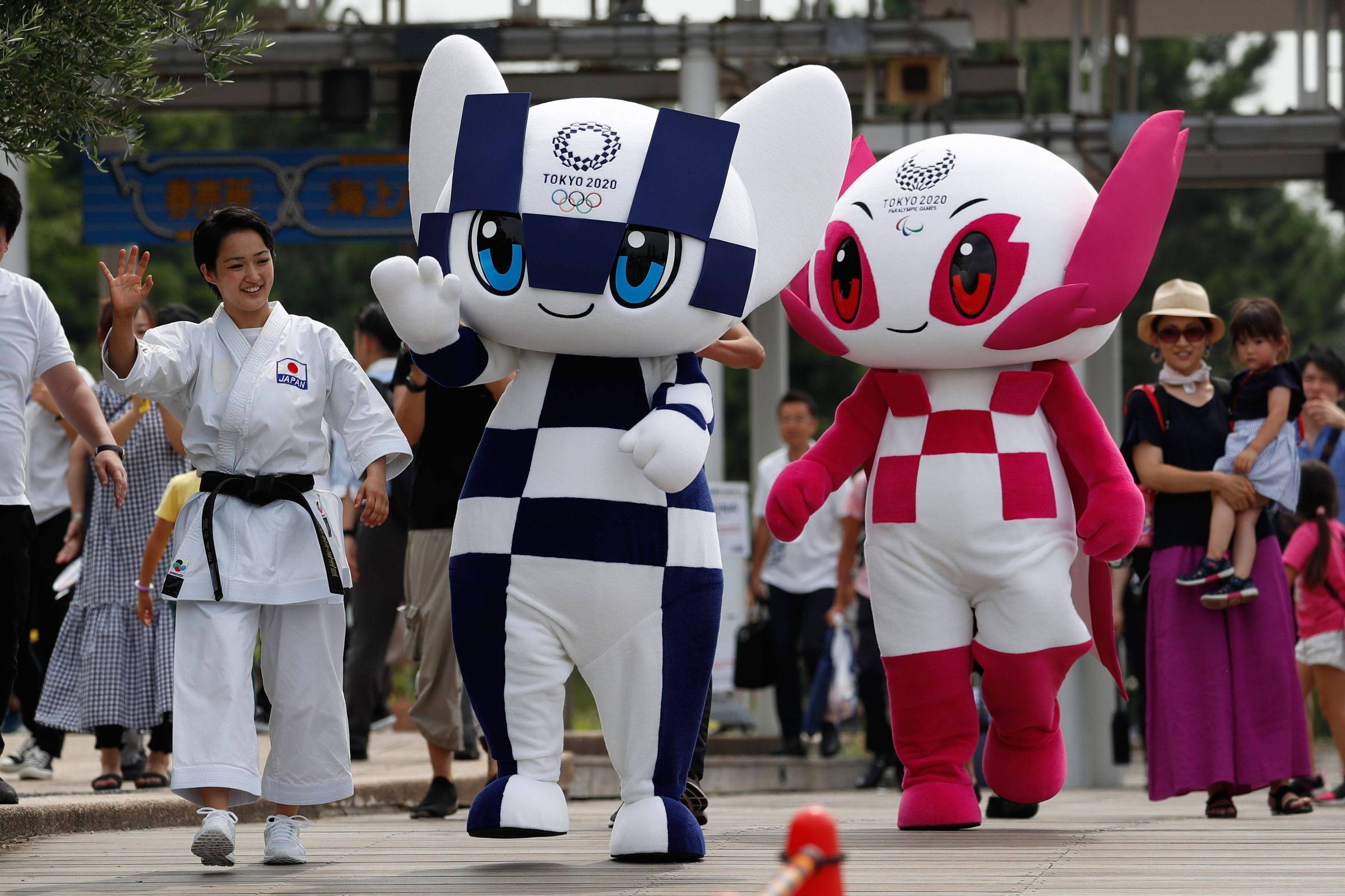 Consulado Geral do Japão em Curitiba - Estamos há apenas um ano desse  grande evento mundial com dois mascotes que são a cara do Japão!🎌 .  #MIRAITOWA: mascote da Olimpíada Tokyo 2020🥋