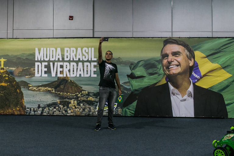 Apoiadores participam de convenção no Rio de Janeiro que oficializou a candidatura do deputado federal Jair Bolsonaro à Presidência pelo PSL 
