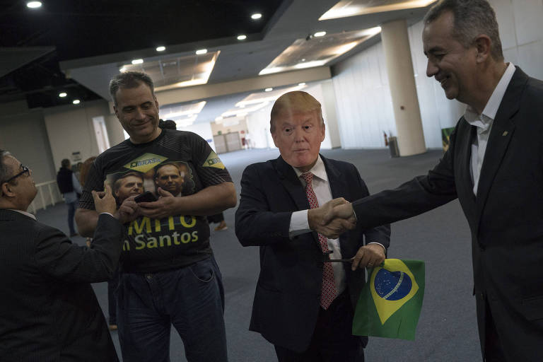 Apoiadores participam de convenção no Rio de Janeiro que oficializou a candidatura do deputado federal Jair Bolsonaro à Presidência pelo PSL 
