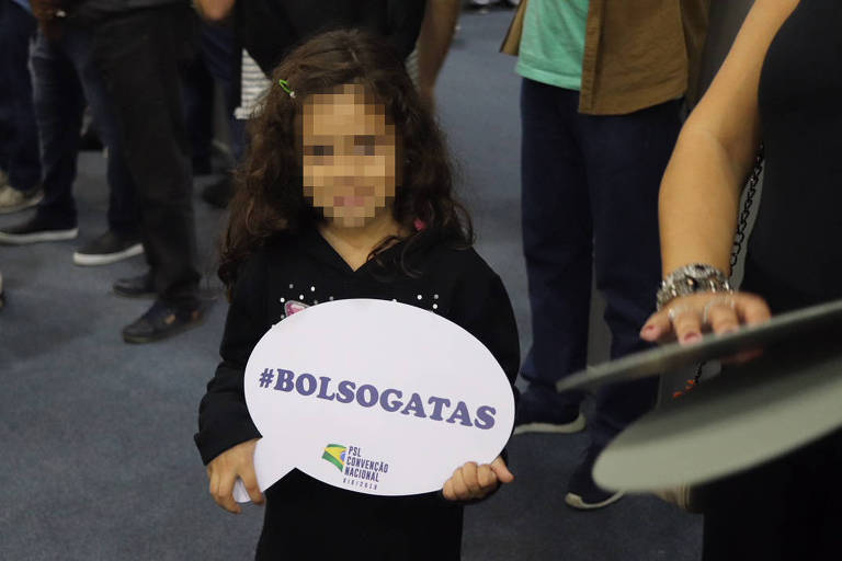 Apoiadores levam filhos para convenção que oficializou Bolsonaro como candidato à Presidência