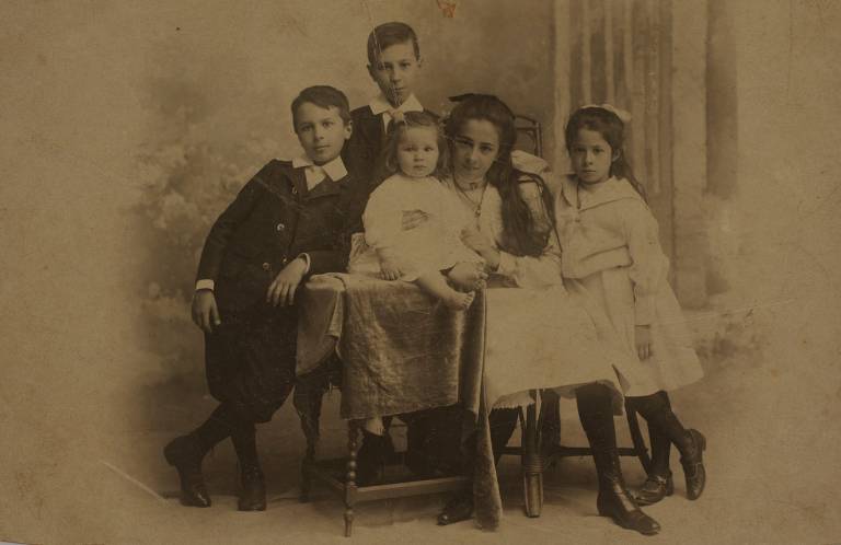 Os filhos de Joaquim Nabuco, na França, em 1903