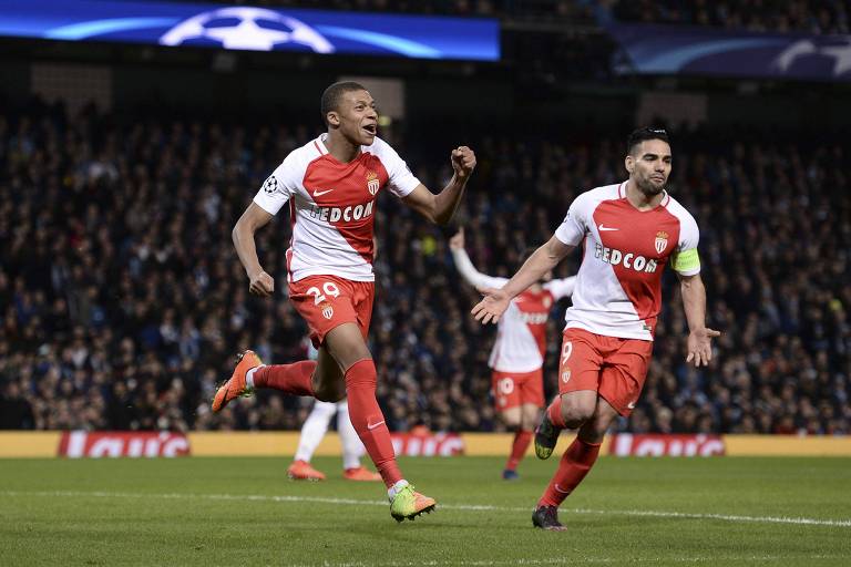 Com apenas 17 anos e 62 dias, Mbappé fez seu primeiro gol pelo clube e se tornou o mais jovem a marcar na história do Monaco