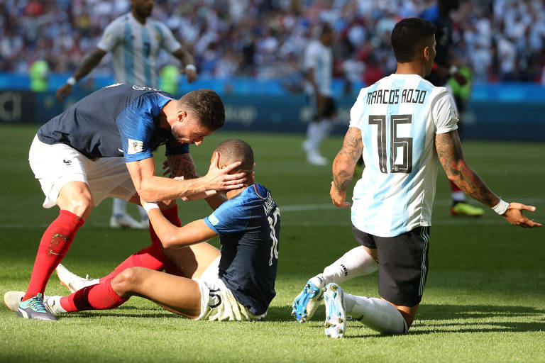 Contra a Argentina, nas oitavas da Copa do Mundo, Mbappé arrancou desde o campo de defesa e só foi parado com falta que originou pênalti para a França