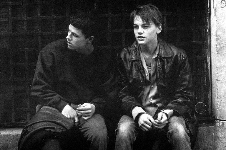 Leonardo di Caprio (à dir.) e Mark Walberg em cena do filme "Diário de um Adolescente"