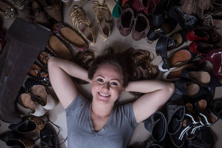Marília Acerbi, 29, e sua coleção de sapatos