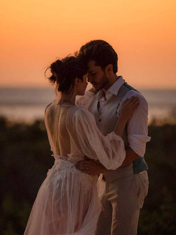 Camila Queiroz e Klebber Toledo fazem ensaio pré-wedding