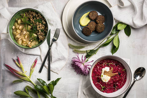 SAO PAULO - SP - 17.05.2018 -  REVISTA SAOPAULO - MELHOR DE SAO PAULO - Homa (PRÊMIO DE MELHOR MENU VEGETARIANO) - Risoto de beterraba, cevadinha com mandioca e amendoim e falafel. FOTO: KEINY ANDRADE/FOLHAPRESS