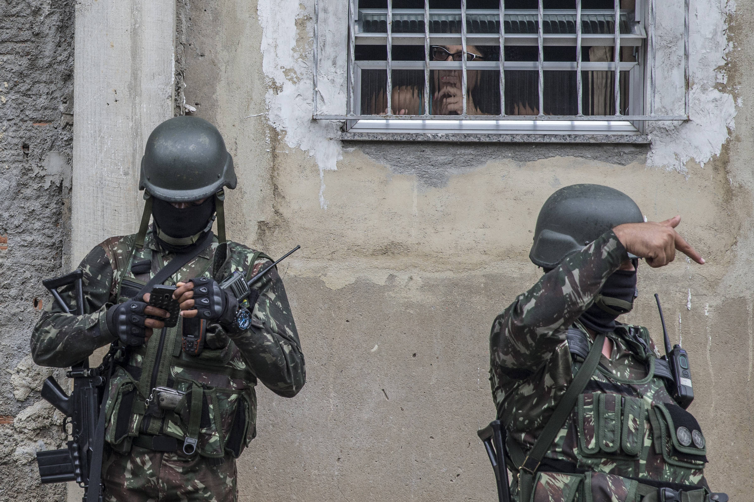 Brasil usará 25 mil militares em ação inédita em fronteiras - BBC