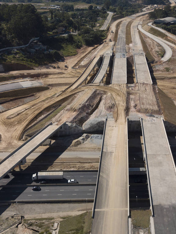 Obras do trecho norte do Rodoanel, junto à rodovia Fernão Dias, em SP