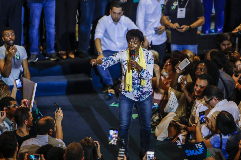 A candidata ao Senado Maria Aparecida Pinto, conhecida como Cidinha, discursa durante a convenção do MDB que oficializou Paulo Skaf como candidato ao governo de SP
