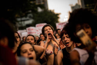 Mulheres protestam contra PL 5069 na avenida Paulista em São Paulo