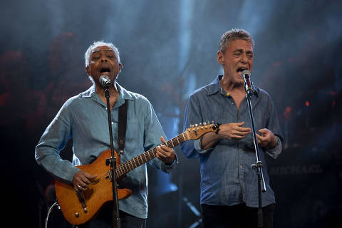 Brazilian musicians Gilberto Gil (L) and Chico Buarque perform during the 