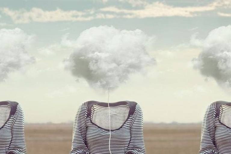 Mulheres com nuvens no lugar da cabeça