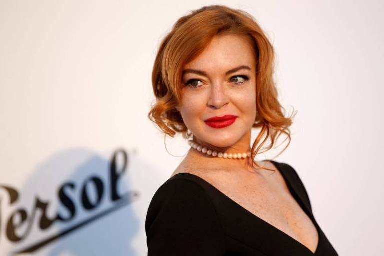 A atriz Lindsay Lohan em evento de gala na França