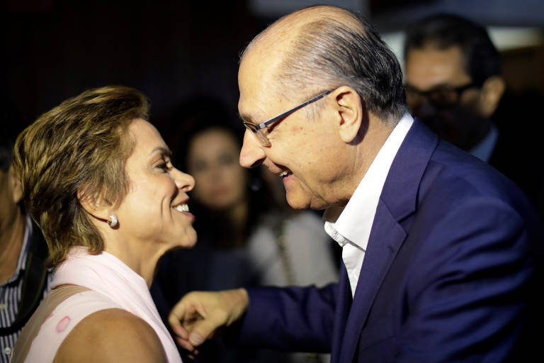 Geraldo Alckmin cumprimenta Cristiane Brasil em convenção do PTB que oficializou apoio ao tucano 