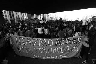 Mulheres realizam o ato 'Todas contra PEC 181', em São Paulo
