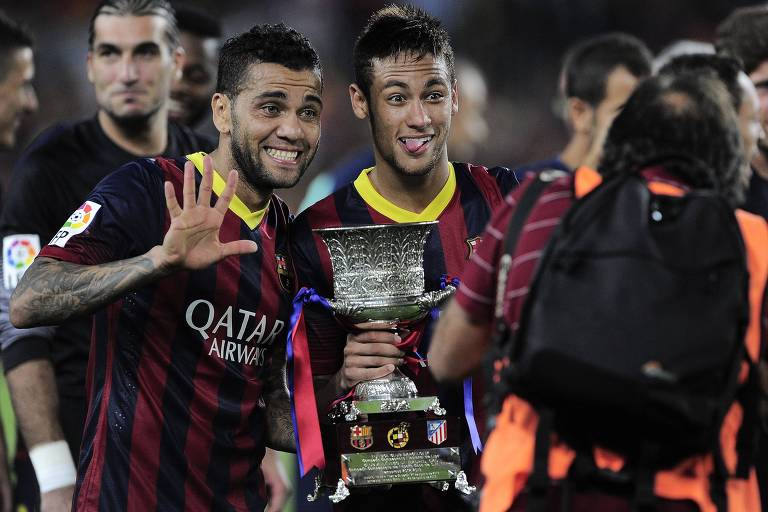 Na primeira temporada no Barcelona, aos 21 anos, Neymar conquistou a Supercopa da Espanha de 2013
